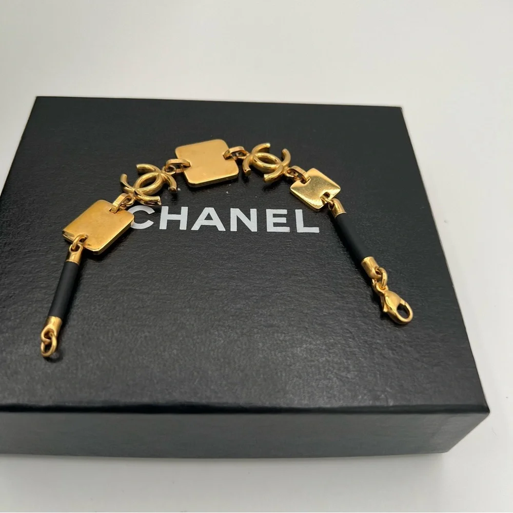 Chanel CC 24k GP bracelet in box - Picture 9 of 9